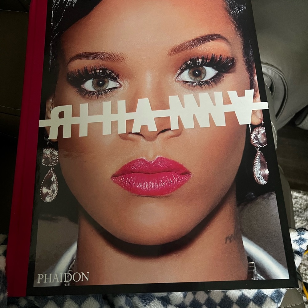 Phaidon Vibrant Pink Style Book